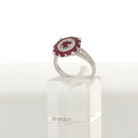 Anello in oro bianco con brillanti e rubini