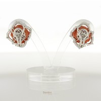 Orecchini in oro bianco con brillanti e corallo