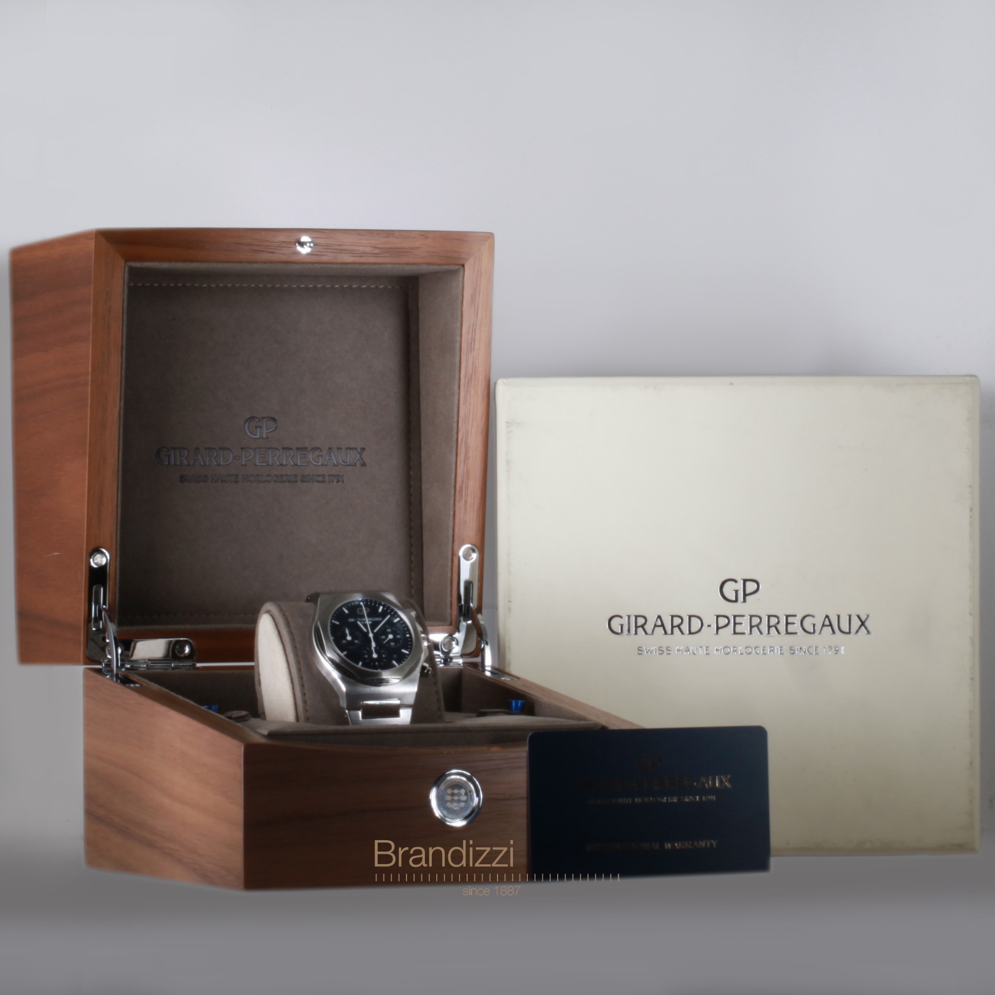 Girard Perregaux Laureato Ref. 81020-11-431-11A Like New